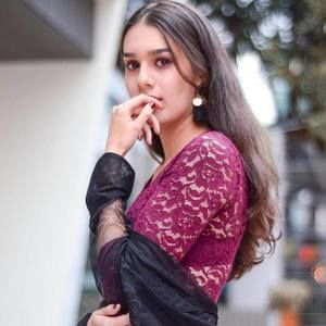 Meet your Posher, Daniela